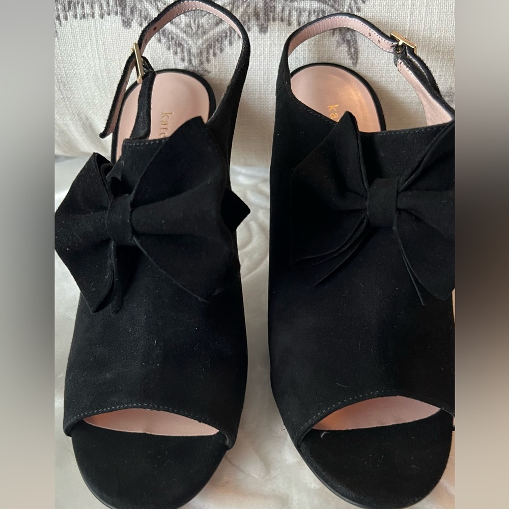 BEAUTIFUL BLACK SUEDE HEELS WITH BOW ON THE FRONT